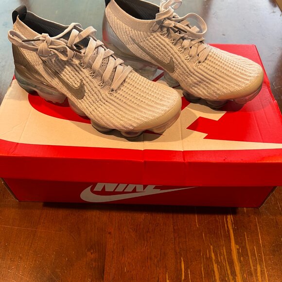 Nike Air VaporMax Flyknit 3 'White Reflect Silver' - Picture 2 of 16